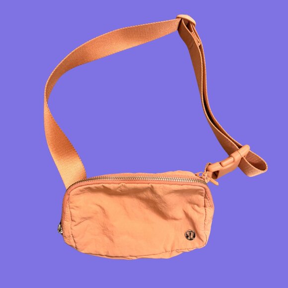 🧡 Lululemon Everywhere Belt Bag in Apricot (One Size) - Picture 2 of 9